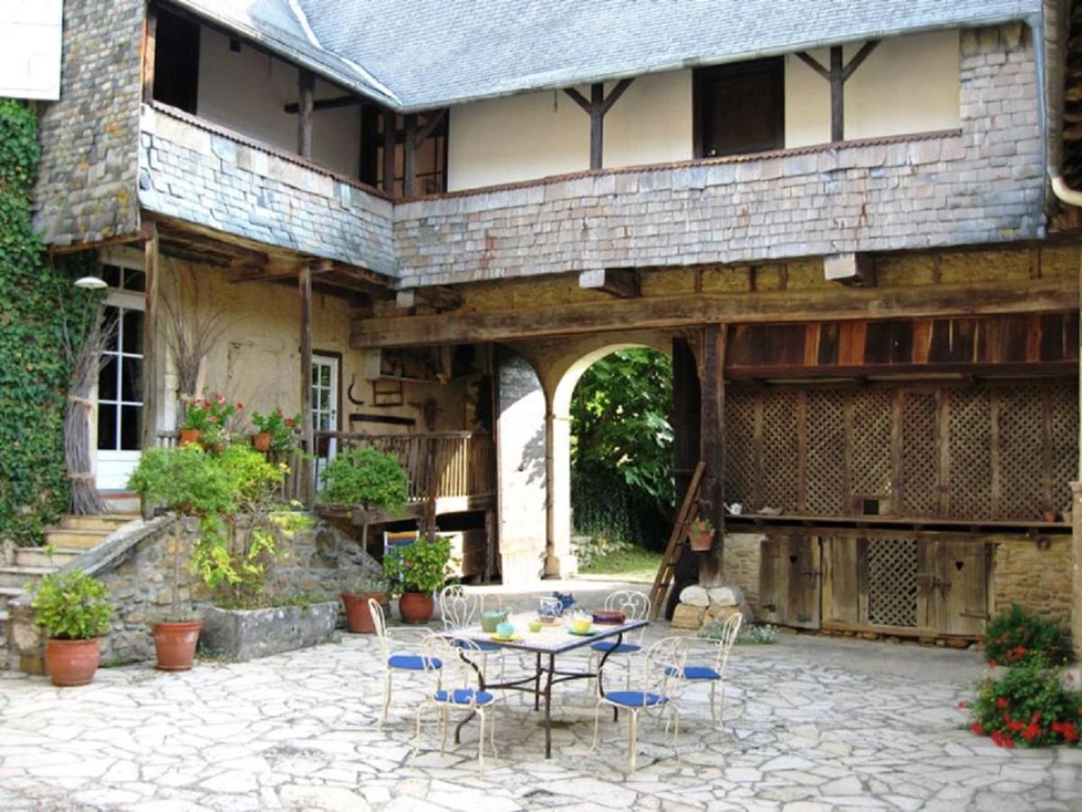 Bed and Breakfast La Ferme Dagué Lasseube Exterior foto