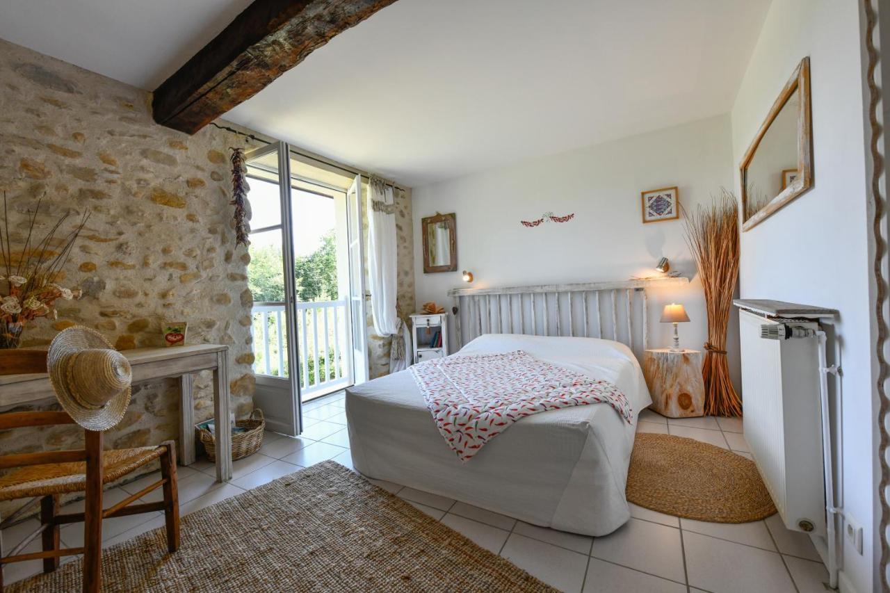 Bed and Breakfast La Ferme Dagué Lasseube Exterior foto